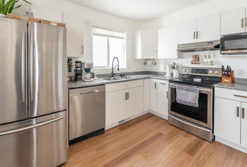 70 CRESCENTWOOD, 2 Bedrooms Bedrooms, 6 Rooms Rooms,1 BathroomBathrooms,Residential,For Sale,CRESCENTWOOD