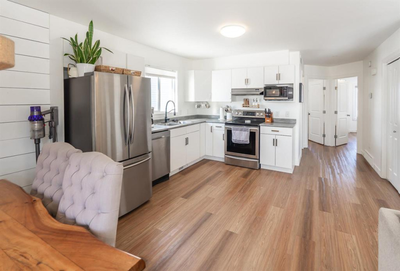 70 CRESCENTWOOD, 2 Bedrooms Bedrooms, 6 Rooms Rooms,1 BathroomBathrooms,Residential,For Sale,CRESCENTWOOD