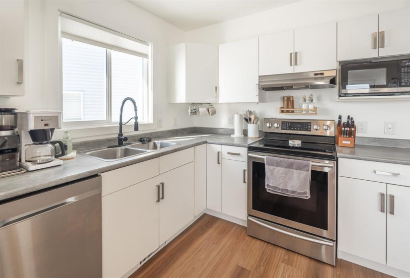 70 CRESCENTWOOD, 2 Bedrooms Bedrooms, 6 Rooms Rooms,1 BathroomBathrooms,Residential,For Sale,CRESCENTWOOD