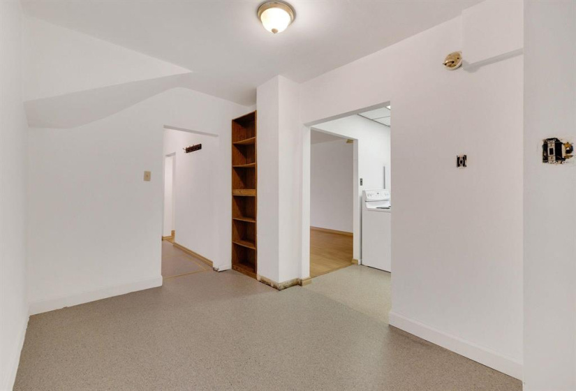 688 Redwood, 2 Bedrooms Bedrooms, 7 Rooms Rooms,1 BathroomBathrooms,Residential,For Sale,Redwood