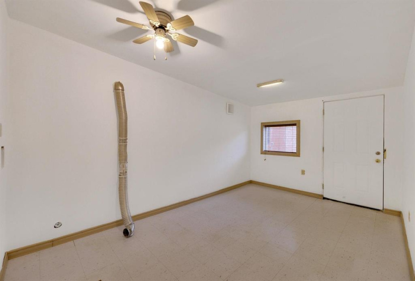 688 Redwood, 2 Bedrooms Bedrooms, 7 Rooms Rooms,1 BathroomBathrooms,Residential,For Sale,Redwood