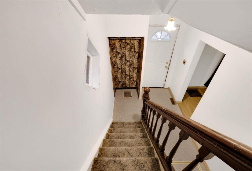 688 Redwood, 2 Bedrooms Bedrooms, 7 Rooms Rooms,1 BathroomBathrooms,Residential,For Sale,Redwood