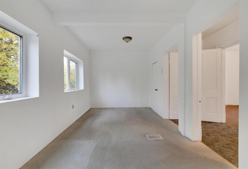 688 Redwood, 2 Bedrooms Bedrooms, 7 Rooms Rooms,1 BathroomBathrooms,Residential,For Sale,Redwood