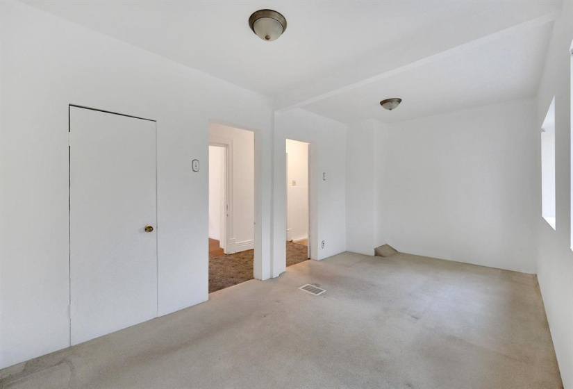 688 Redwood, 2 Bedrooms Bedrooms, 7 Rooms Rooms,1 BathroomBathrooms,Residential,For Sale,Redwood