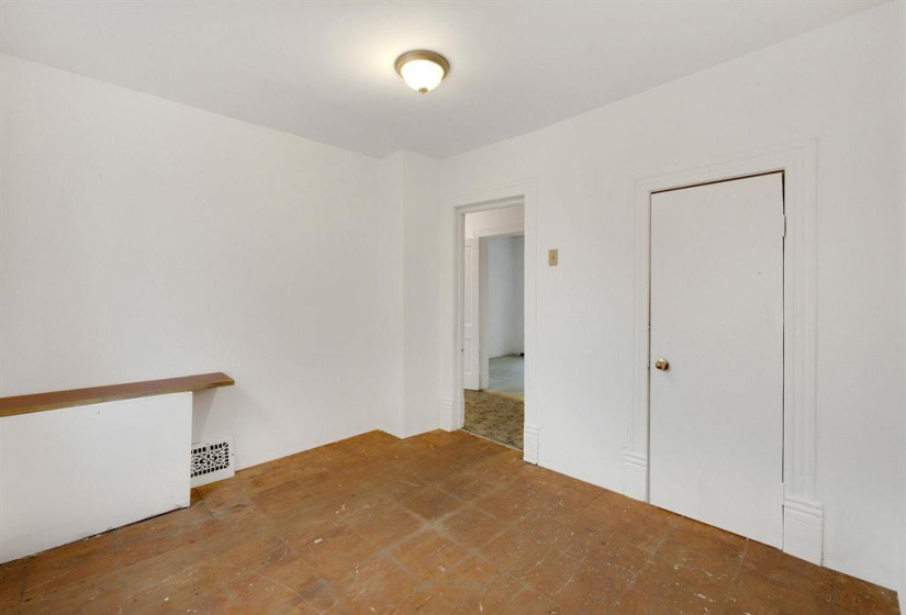 688 Redwood, 2 Bedrooms Bedrooms, 7 Rooms Rooms,1 BathroomBathrooms,Residential,For Sale,Redwood