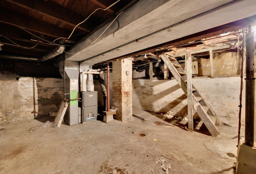 688 Redwood, 2 Bedrooms Bedrooms, 7 Rooms Rooms,1 BathroomBathrooms,Residential,For Sale,Redwood