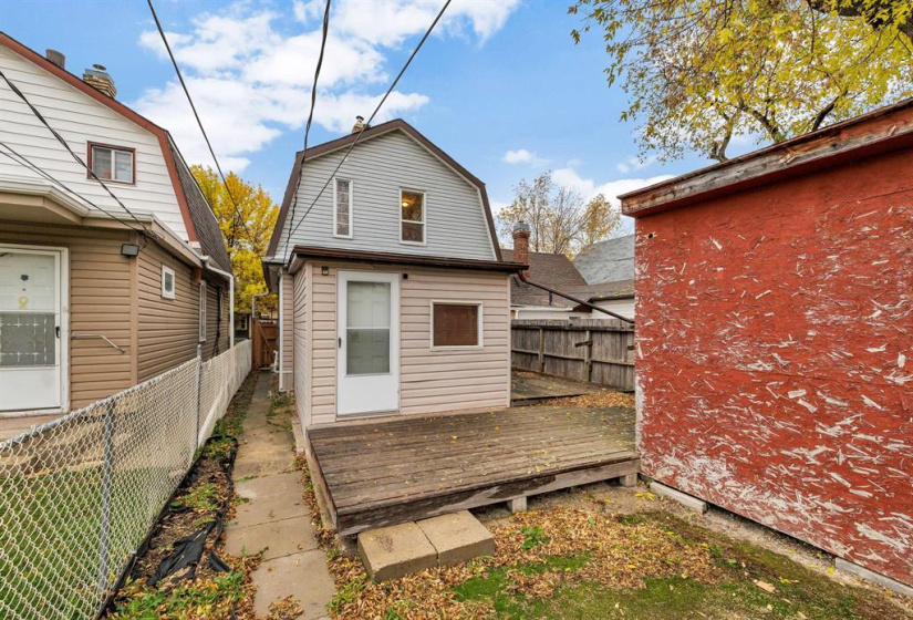 688 Redwood, 2 Bedrooms Bedrooms, 7 Rooms Rooms,1 BathroomBathrooms,Residential,For Sale,Redwood