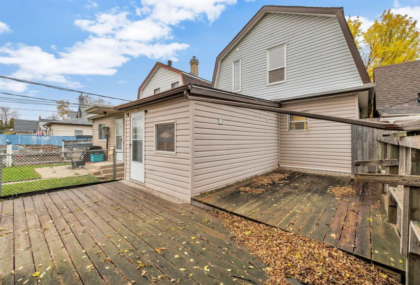 688 Redwood, 2 Bedrooms Bedrooms, 7 Rooms Rooms,1 BathroomBathrooms,Residential,For Sale,Redwood