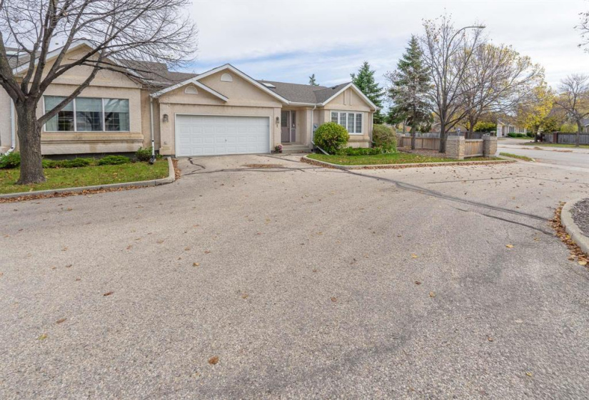 77 Victor Lewis, 2 Bedrooms Bedrooms, 13 Rooms Rooms,3 BathroomsBathrooms,Condominium,For Sale,Victor Lewis