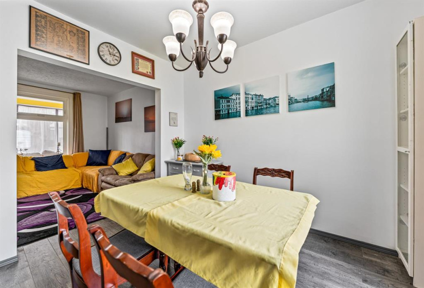 381 Parkview, 3 Bedrooms Bedrooms, 7 Rooms Rooms,1 BathroomBathrooms,Residential,For Sale,Parkview