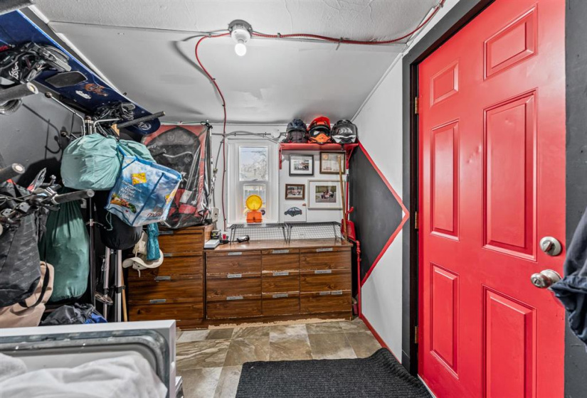 381 Parkview, 3 Bedrooms Bedrooms, 7 Rooms Rooms,1 BathroomBathrooms,Residential,For Sale,Parkview