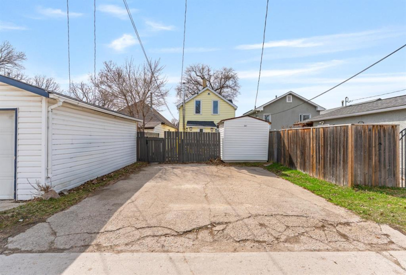 381 Parkview, 3 Bedrooms Bedrooms, 7 Rooms Rooms,1 BathroomBathrooms,Residential,For Sale,Parkview