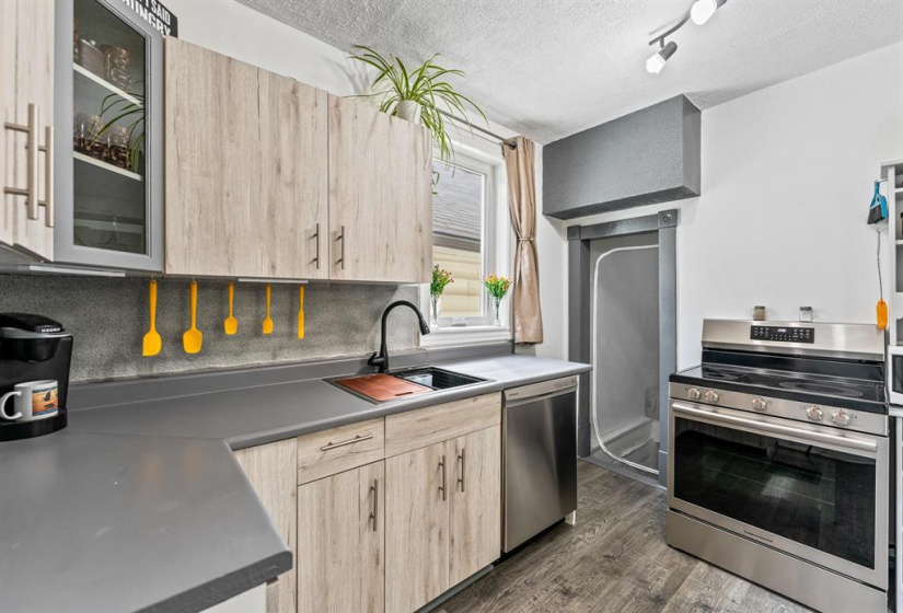 381 Parkview, 3 Bedrooms Bedrooms, 7 Rooms Rooms,1 BathroomBathrooms,Residential,For Sale,Parkview