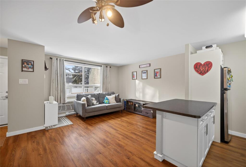 Bright, w Upgraded windows