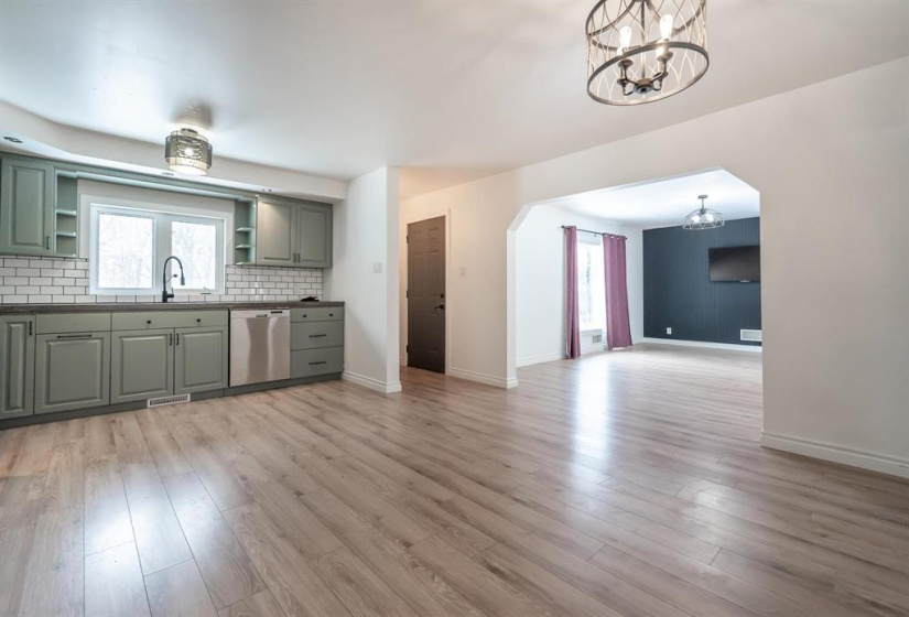 25026 8N, 2 Bedrooms Bedrooms, 5 Rooms Rooms,1 BathroomBathrooms,Residential,For Sale,8N