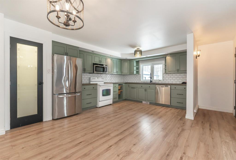 25026 8N, 2 Bedrooms Bedrooms, 5 Rooms Rooms,1 BathroomBathrooms,Residential,For Sale,8N