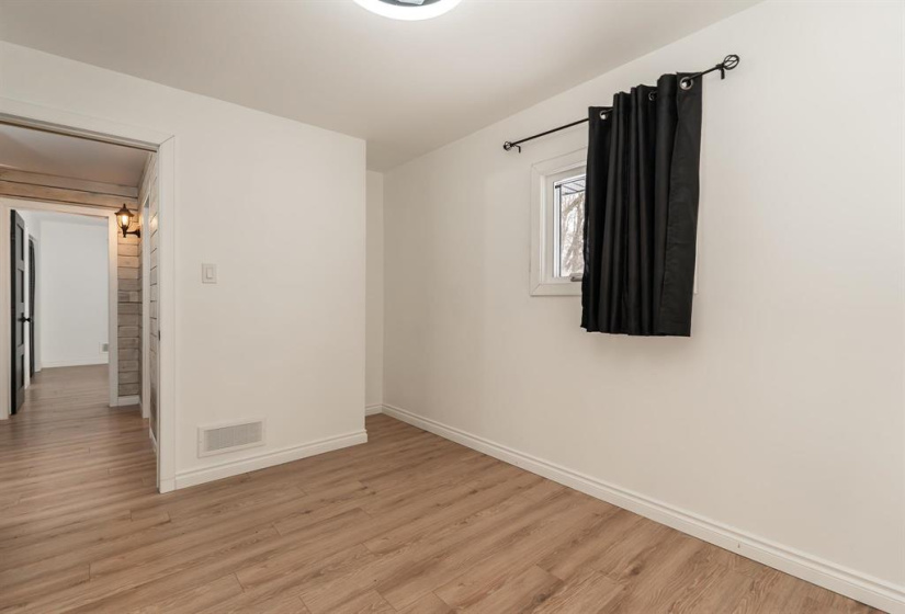 25026 8N, 2 Bedrooms Bedrooms, 5 Rooms Rooms,1 BathroomBathrooms,Residential,For Sale,8N