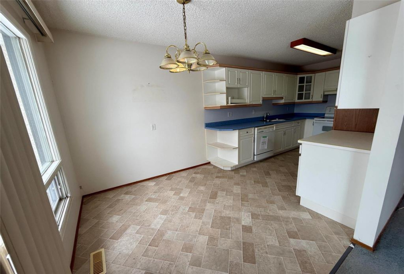 22 Whiteway, 2 Bedrooms Bedrooms, 8 Rooms Rooms,2 BathroomsBathrooms,Residential,For Sale,Whiteway