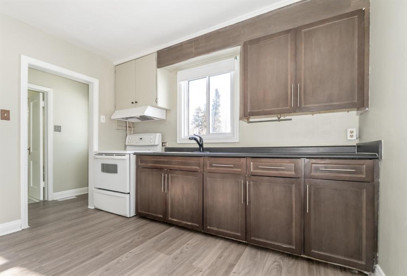 121 Sadler, 2 Bedrooms Bedrooms, 5 Rooms Rooms,1 BathroomBathrooms,Residential,For Sale,Sadler