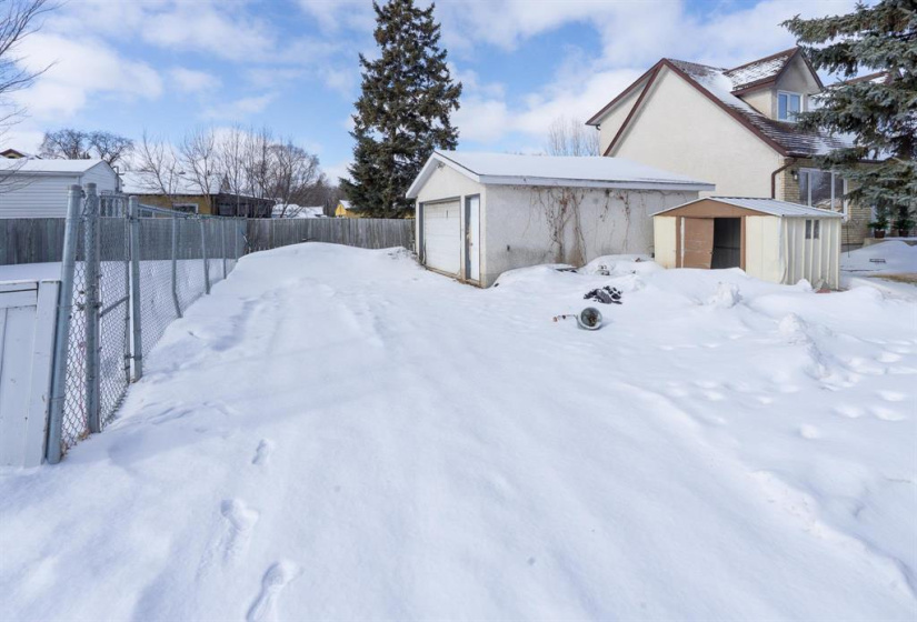 121 Sadler, 2 Bedrooms Bedrooms, 5 Rooms Rooms,1 BathroomBathrooms,Residential,For Sale,Sadler