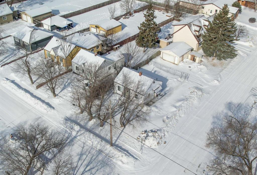 121 Sadler, 2 Bedrooms Bedrooms, 5 Rooms Rooms,1 BathroomBathrooms,Residential,For Sale,Sadler