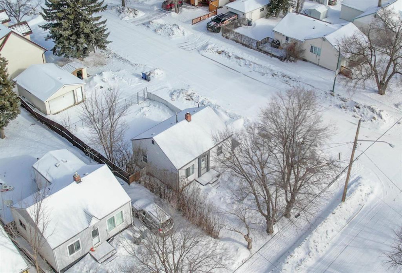 121 Sadler, 2 Bedrooms Bedrooms, 5 Rooms Rooms,1 BathroomBathrooms,Residential,For Sale,Sadler