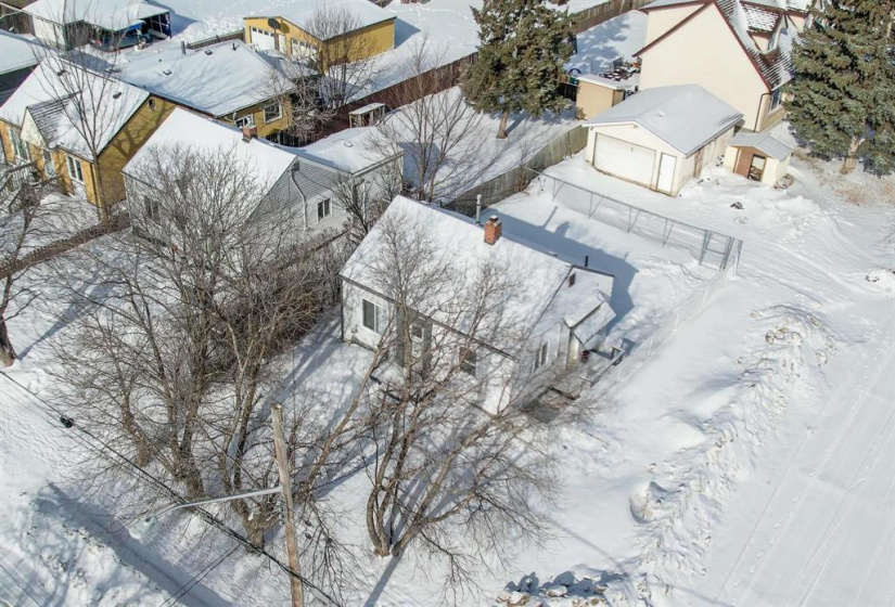 121 Sadler, 2 Bedrooms Bedrooms, 5 Rooms Rooms,1 BathroomBathrooms,Residential,For Sale,Sadler