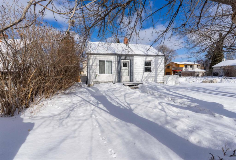 121 Sadler, 2 Bedrooms Bedrooms, 5 Rooms Rooms,1 BathroomBathrooms,Residential,For Sale,Sadler