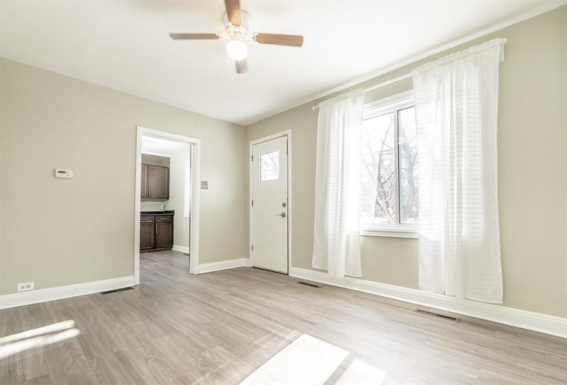 121 Sadler, 2 Bedrooms Bedrooms, 5 Rooms Rooms,1 BathroomBathrooms,Residential,For Sale,Sadler