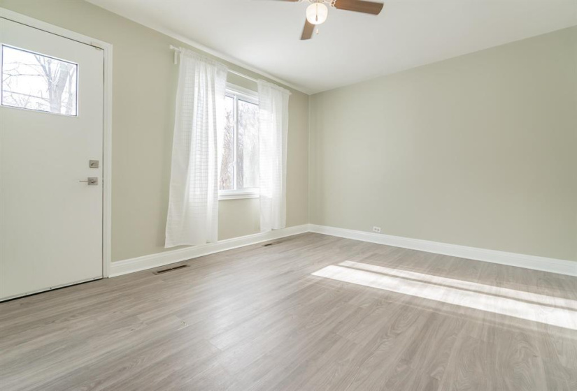 121 Sadler, 2 Bedrooms Bedrooms, 5 Rooms Rooms,1 BathroomBathrooms,Residential,For Sale,Sadler