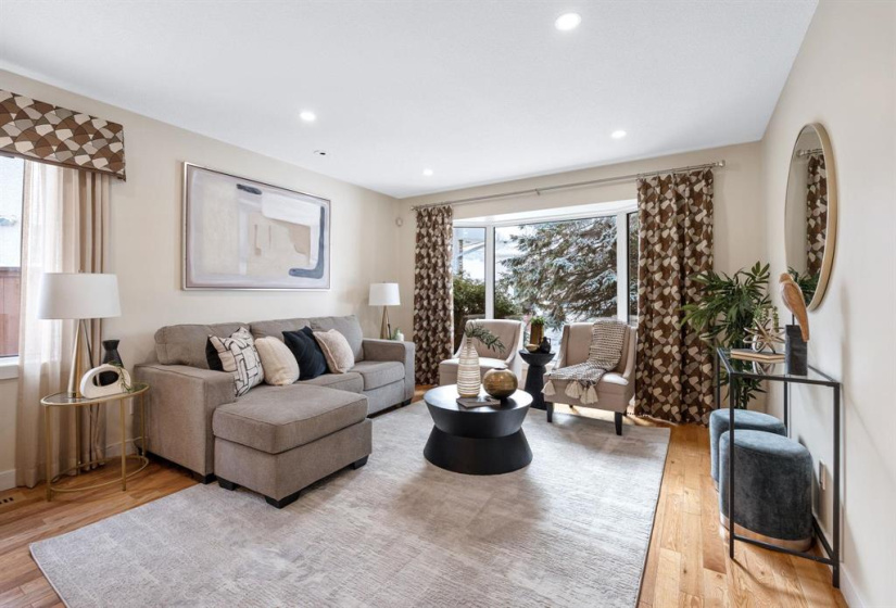 99 Bramble, 3 Bedrooms Bedrooms, 13 Rooms Rooms,2 BathroomsBathrooms,Residential,For Sale,Bramble