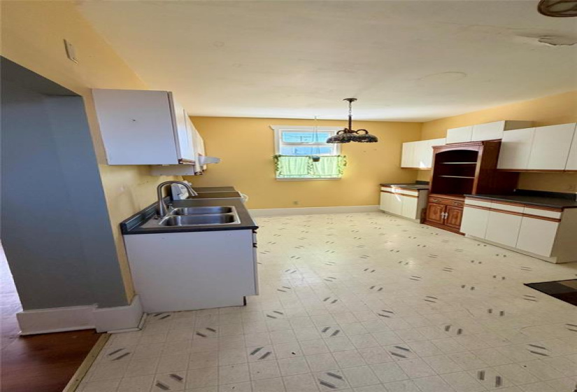 183 Mighton, 3 Bedrooms Bedrooms, 7 Rooms Rooms,1 BathroomBathrooms,Residential,For Sale,Mighton