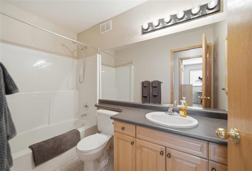 175 Baisinger, 4 Bedrooms Bedrooms, 13 Rooms Rooms,3 BathroomsBathrooms,Residential,For Sale,Baisinger