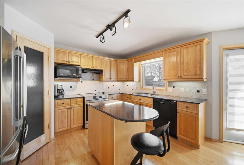 175 Baisinger, 4 Bedrooms Bedrooms, 13 Rooms Rooms,3 BathroomsBathrooms,Residential,For Sale,Baisinger