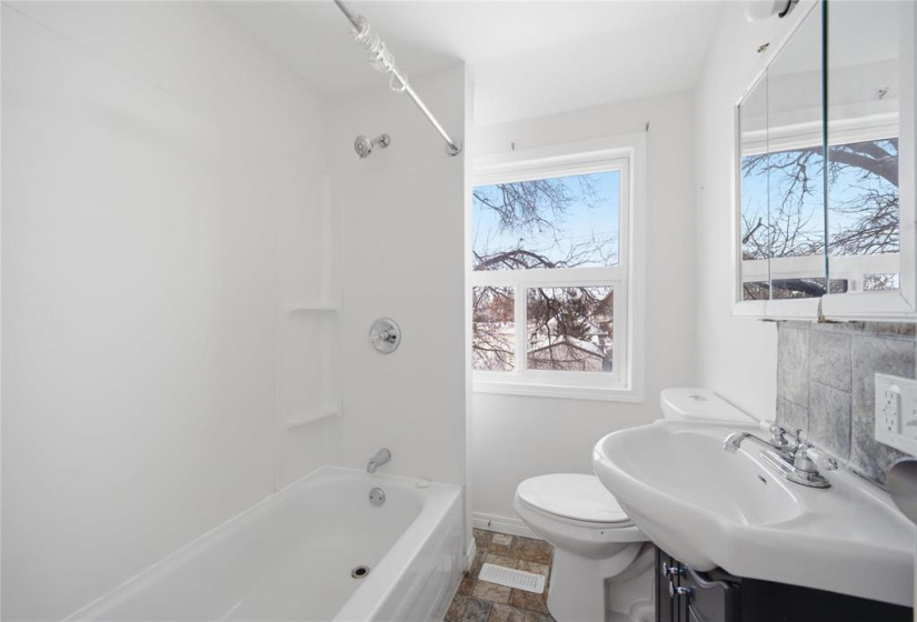 396 Bowman, 3 Bedrooms Bedrooms, 10 Rooms Rooms,1 BathroomBathrooms,Residential,For Sale,Bowman