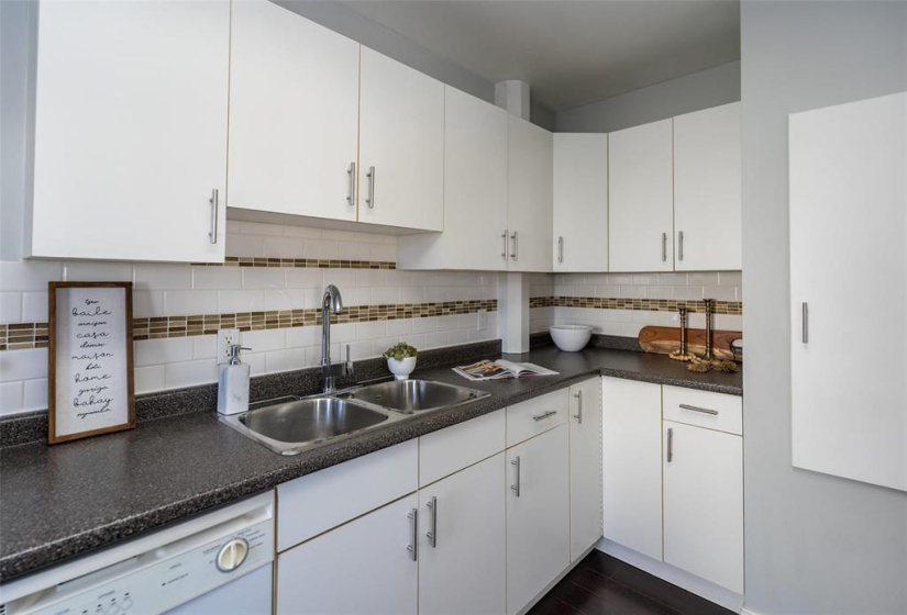 799 Lorette, 2 Bedrooms Bedrooms, 8 Rooms Rooms,1 BathroomBathrooms,Residential,For Sale,Lorette