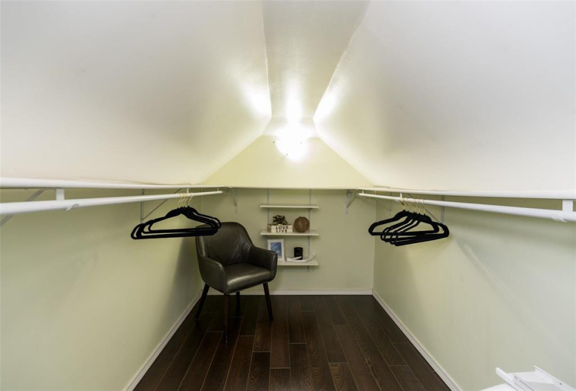 799 Lorette, 2 Bedrooms Bedrooms, 8 Rooms Rooms,1 BathroomBathrooms,Residential,For Sale,Lorette