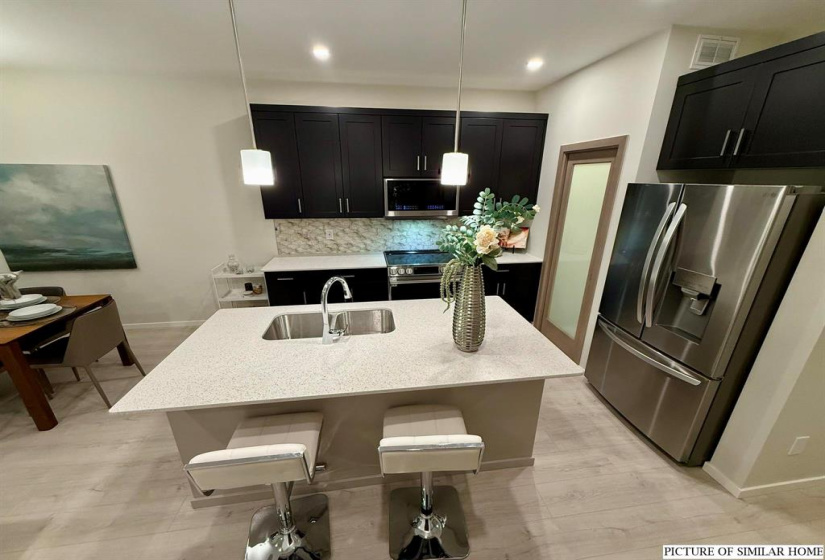 269 MOONLIGHT, 3 Bedrooms Bedrooms, 10 Rooms Rooms,2 BathroomsBathrooms,Residential,For Sale,MOONLIGHT