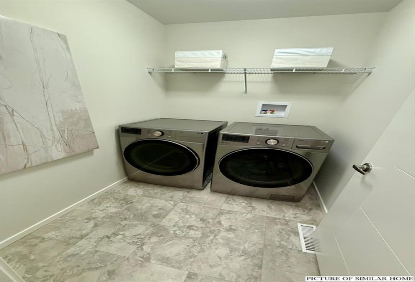 269 MOONLIGHT, 3 Bedrooms Bedrooms, 10 Rooms Rooms,2 BathroomsBathrooms,Residential,For Sale,MOONLIGHT