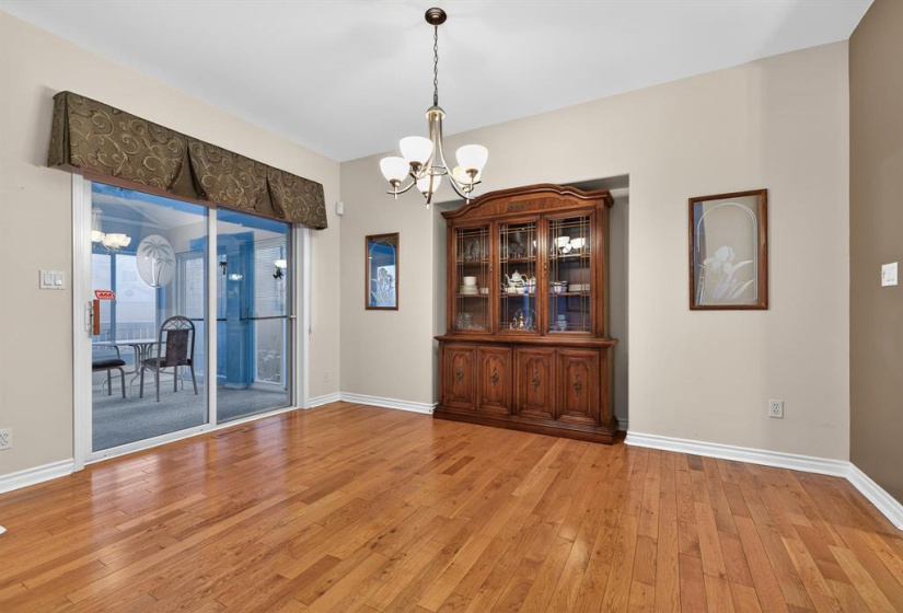 100 Royal Mint, 2 Bedrooms Bedrooms, 11 Rooms Rooms,3 BathroomsBathrooms,Condominium,For Sale,Royal Mint