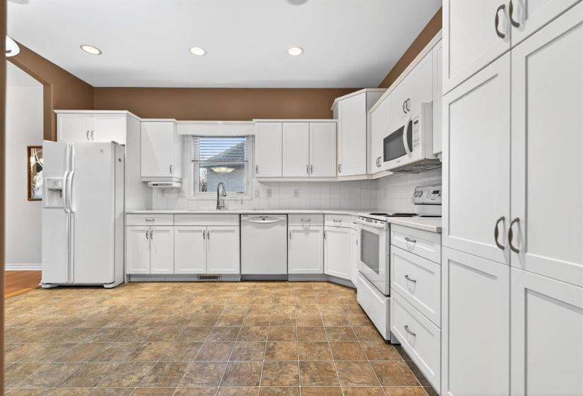 100 Royal Mint, 2 Bedrooms Bedrooms, 11 Rooms Rooms,3 BathroomsBathrooms,Condominium,For Sale,Royal Mint