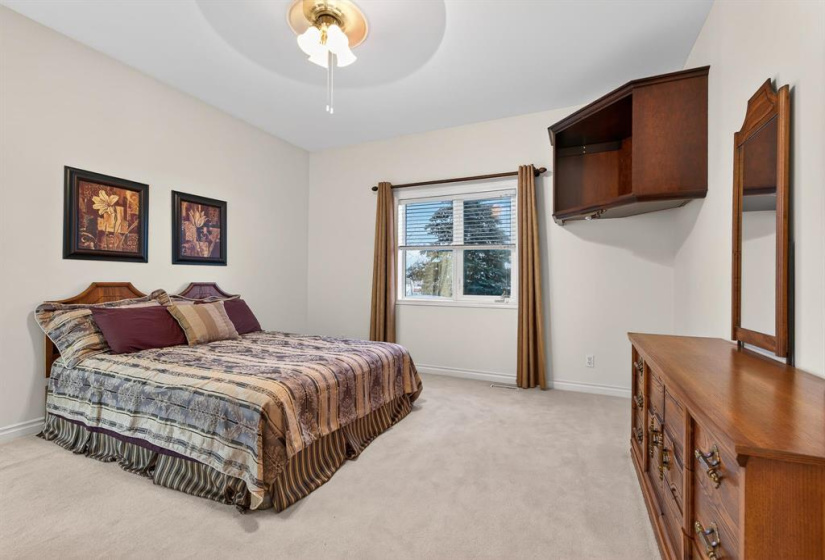 100 Royal Mint, 2 Bedrooms Bedrooms, 11 Rooms Rooms,3 BathroomsBathrooms,Condominium,For Sale,Royal Mint