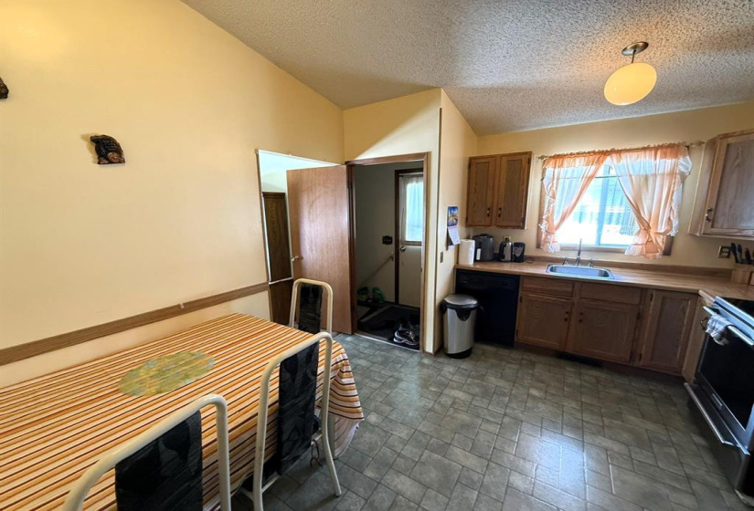 233 Stradford, 3 Bedrooms Bedrooms, 12 Rooms Rooms,2 BathroomsBathrooms,Residential,For Sale,Stradford