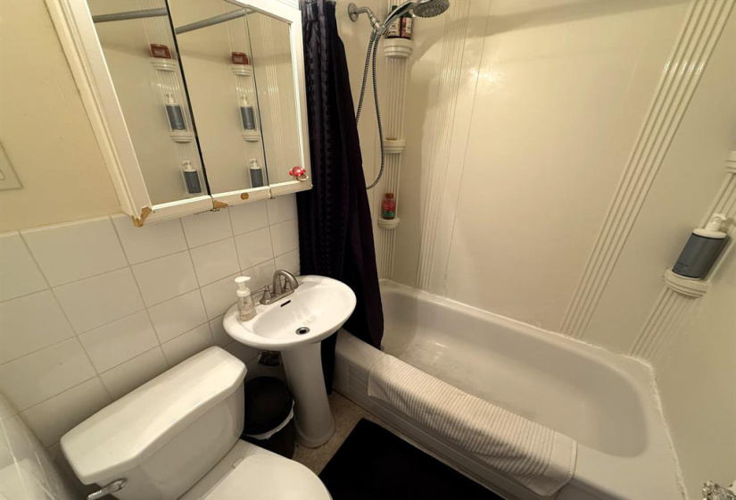 106 Pilgrim, 2 Bedrooms Bedrooms, 8 Rooms Rooms,1 BathroomBathrooms,Residential,For Sale,Pilgrim