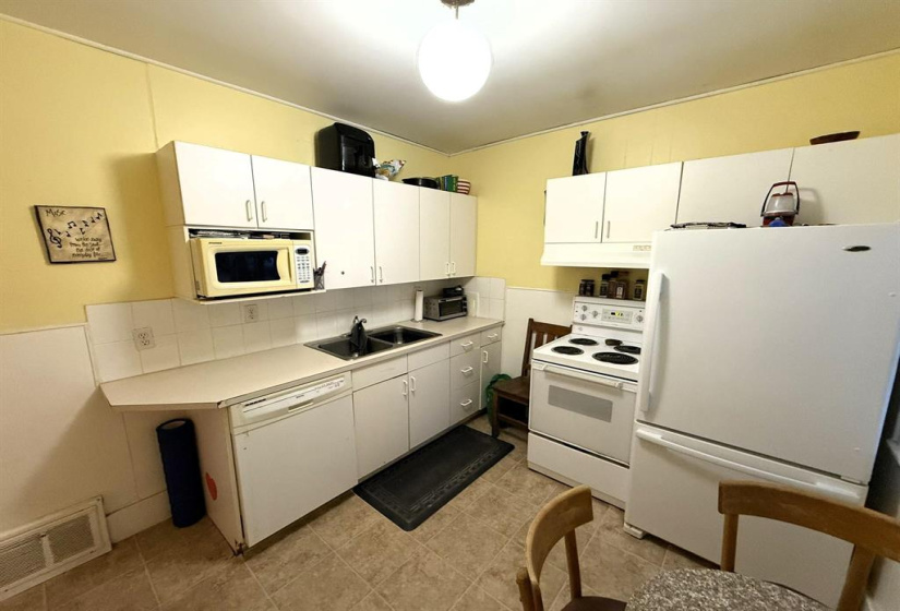 106 Pilgrim, 2 Bedrooms Bedrooms, 8 Rooms Rooms,1 BathroomBathrooms,Residential,For Sale,Pilgrim