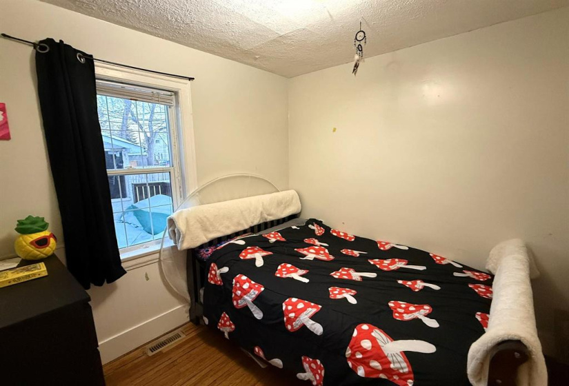 106 Pilgrim, 2 Bedrooms Bedrooms, 8 Rooms Rooms,1 BathroomBathrooms,Residential,For Sale,Pilgrim