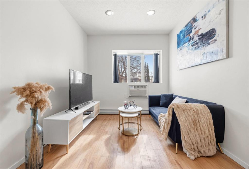 204 Day, 2 Bedrooms Bedrooms, 9 Rooms Rooms,2 BathroomsBathrooms,Condominium,For Sale,Day