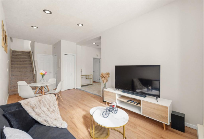 204 Day, 2 Bedrooms Bedrooms, 9 Rooms Rooms,2 BathroomsBathrooms,Condominium,For Sale,Day