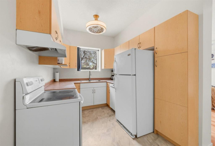 204 Day, 2 Bedrooms Bedrooms, 9 Rooms Rooms,2 BathroomsBathrooms,Condominium,For Sale,Day