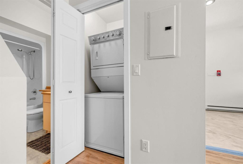 204 Day, 2 Bedrooms Bedrooms, 9 Rooms Rooms,2 BathroomsBathrooms,Condominium,For Sale,Day